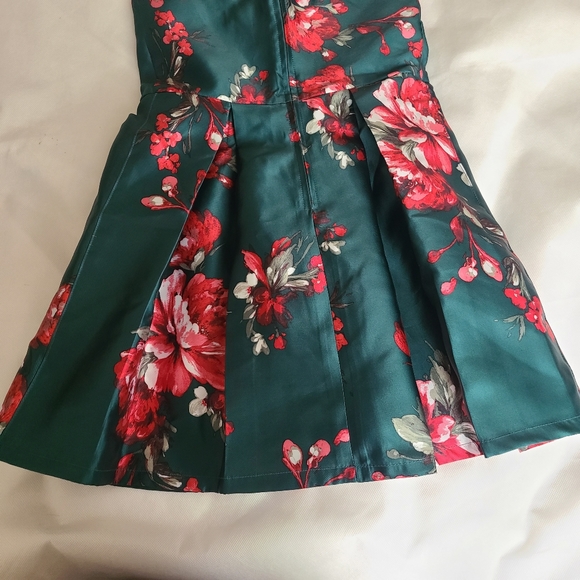 The Children's Place Girls Sleeveless Pleated Floral Dress with Back Cutout - Picture 6 of 7